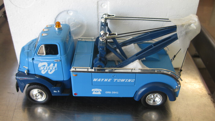 IHC Tow Truck - Wayne Towing